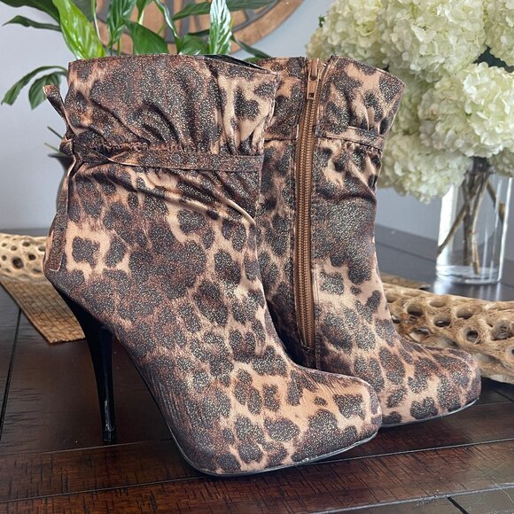 Uptown Metro Uber Sexy diba Wiz Ard Cheetah Animal Print Stiletto Heels Booties - Picture 3 of 13
